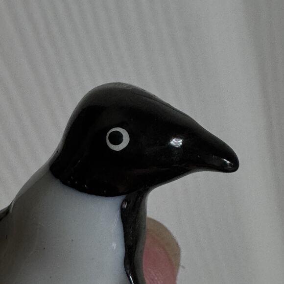 Vintage Bug House Ceramic Miniature Penguin Figurine - Picture 7 of 8